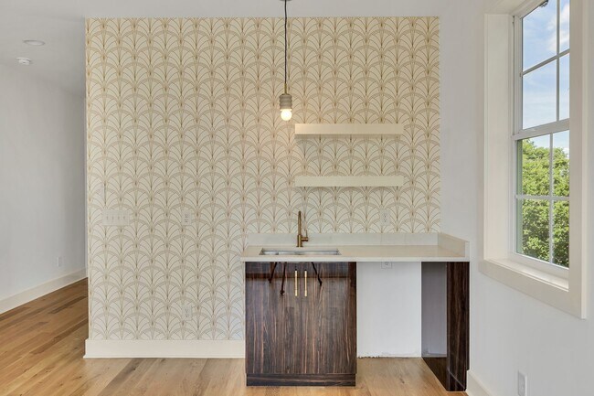 Building Photo - 660 Vernon Ave