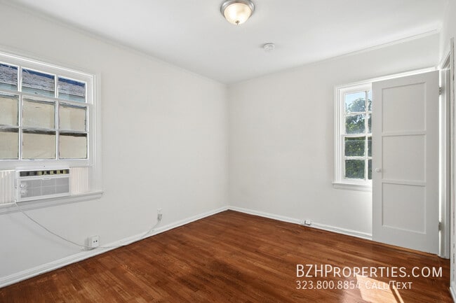 Building Photo - 1047 1/2 S Holt Ave-