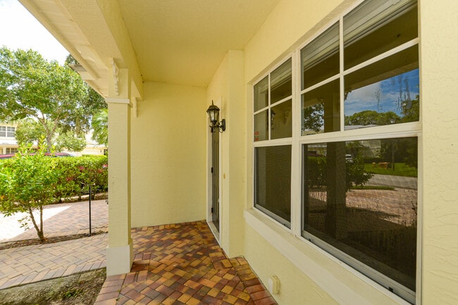 Building Photo - 3929 Sabal Way