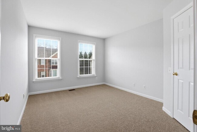 Building Photo - 6137 Manchester Park Cir