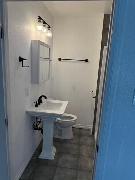 Bathroom - 526 Brooks Ave
