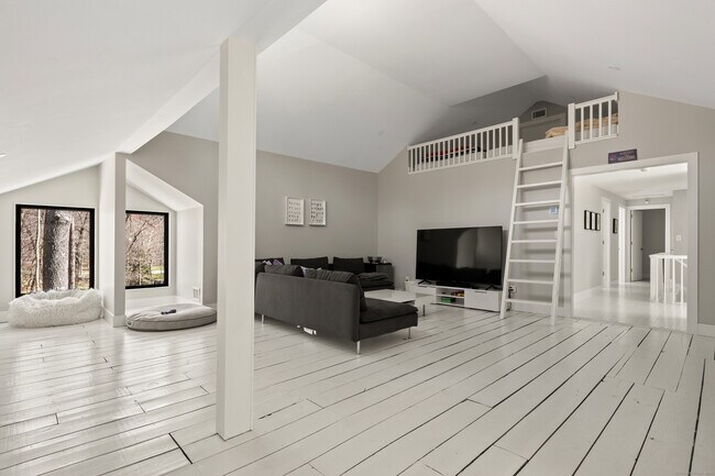Building Photo - 95 Louises Ln