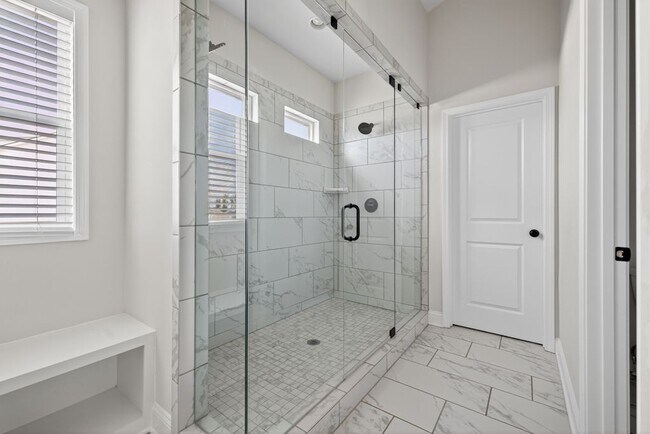 Building Photo - 4407 Silver Oak Dr
