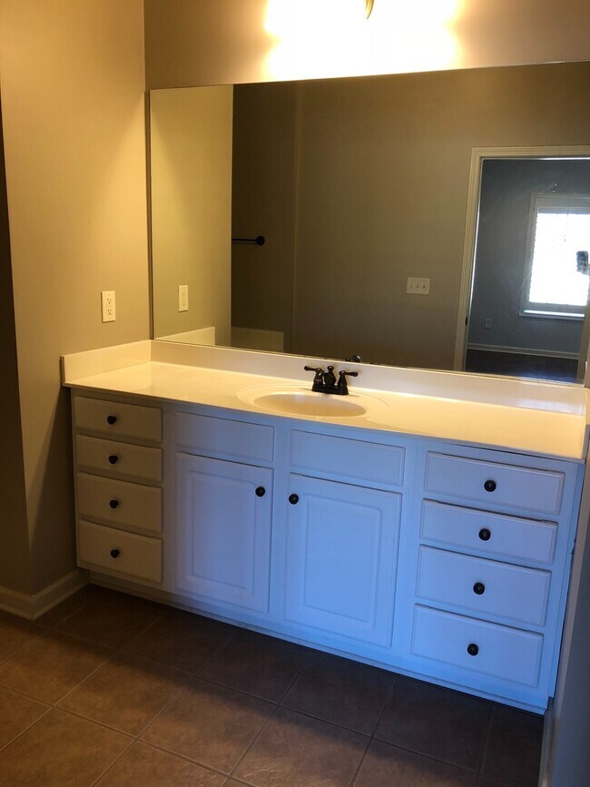 Building Photo - Townhome For Rent in Edenton Subdivision! ...