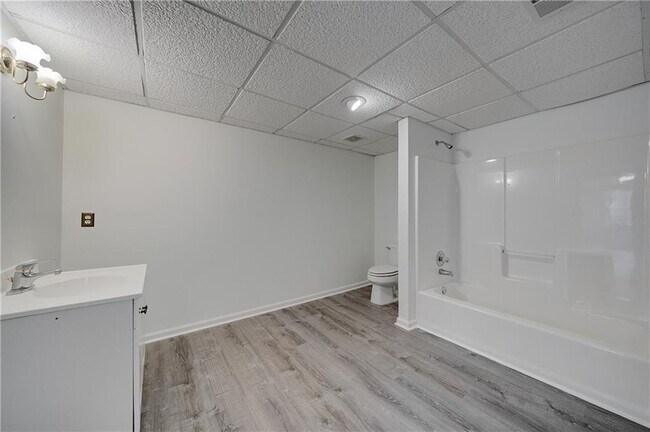 Building Photo - 5795 Dovnick Dr SW