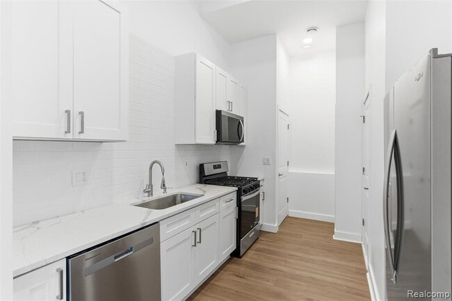 Building Photo - 2503 W Forest Ave