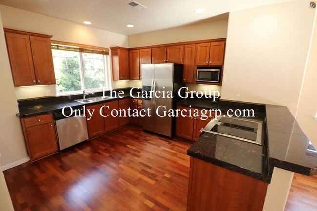 Building Photo - 10377 SW Ridgepath Ln