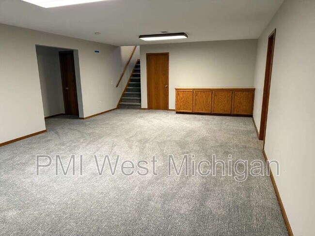 Building Photo - 513 24th Ave