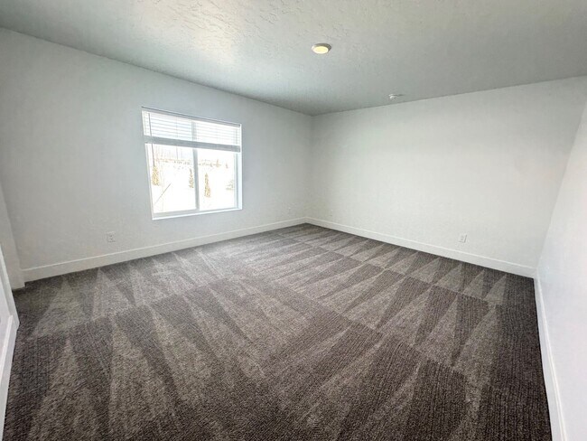 Building Photo - Luxury Townhome available now!