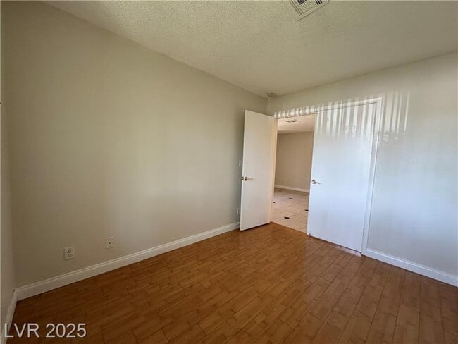 Building Photo - 6121 Meadow Haven Ln