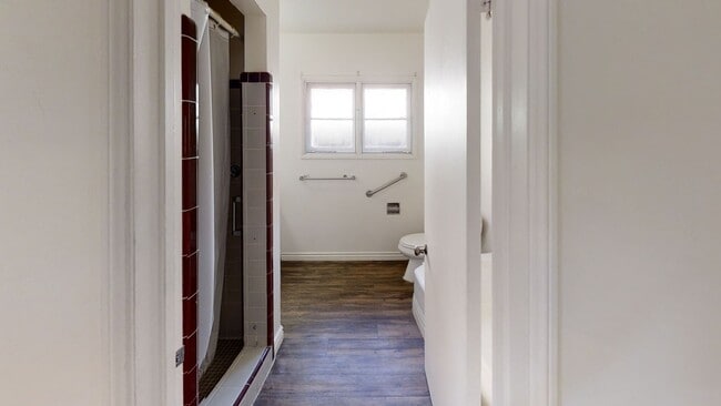 Building Photo - 5BD/2BA on MARY LANE!