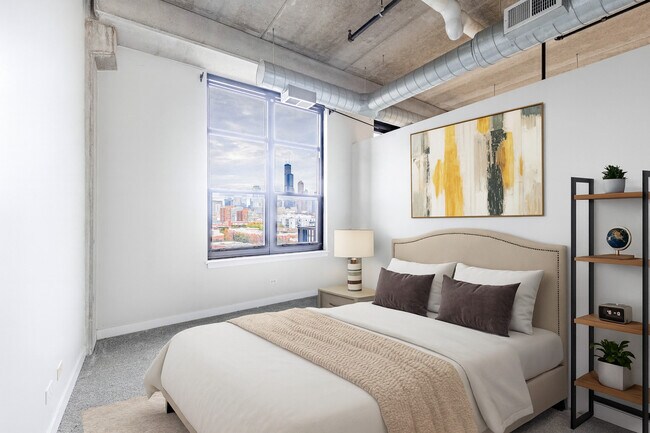 Building Photo - 811 W 15th Pl