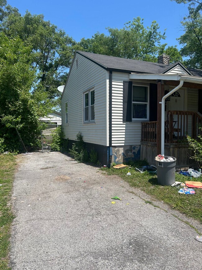 Building Photo - 5527 Avon Pl