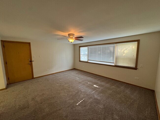 Building Photo - 4752 N Menard Ave