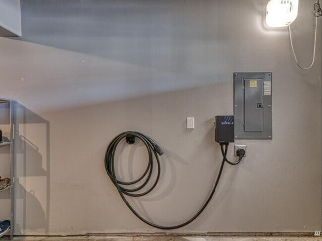 Building Photo - 6554 Hunt Highlands Loop