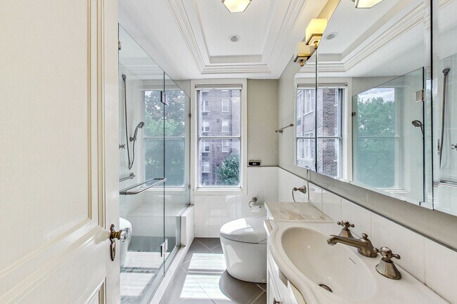 Building Photo - Elegant 2 Bedroom/ 2 Bath Unit in Westchester Cooperative - All Utilities Included!