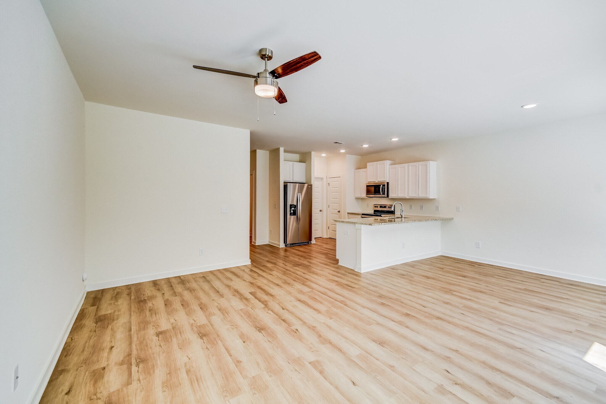 Building Photo - 14 Deer Creek Dr