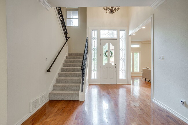 Building Photo - Private 4 Bedroom Retreat for Lease