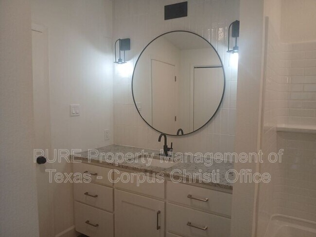 Building Photo - 730 Bradshaw Dr