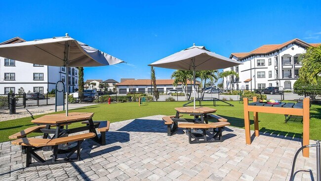 Building Photo - 2439 Casona Ln