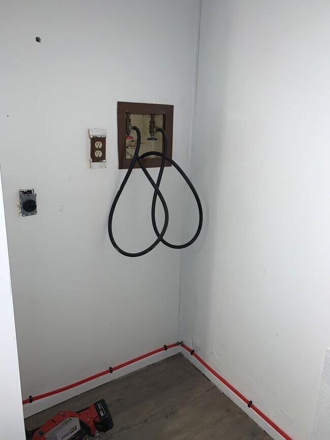 Building Photo - Newly renovated, affordable, 3 bed/1 bath ...