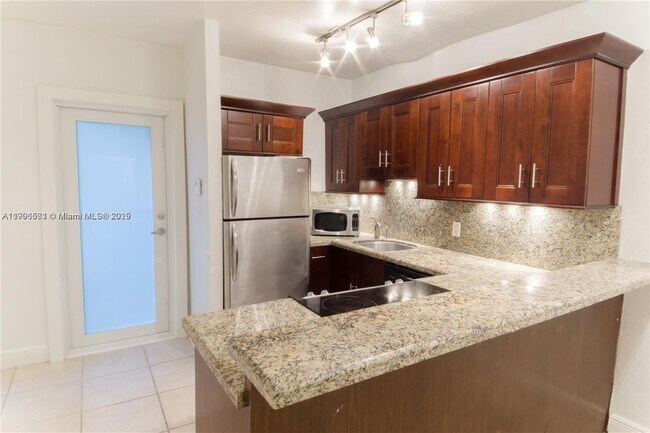 Building Photo - 900 Meridian Ave