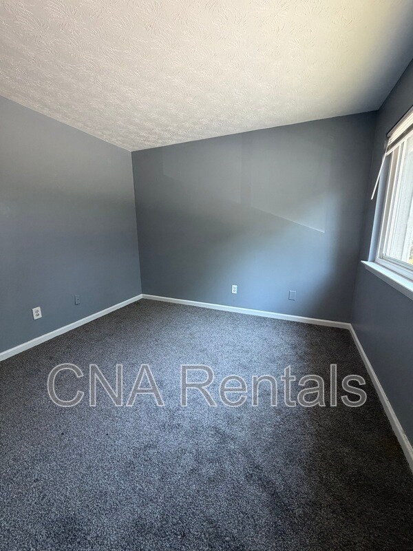 Building Photo - 949 Pine Oak Trail