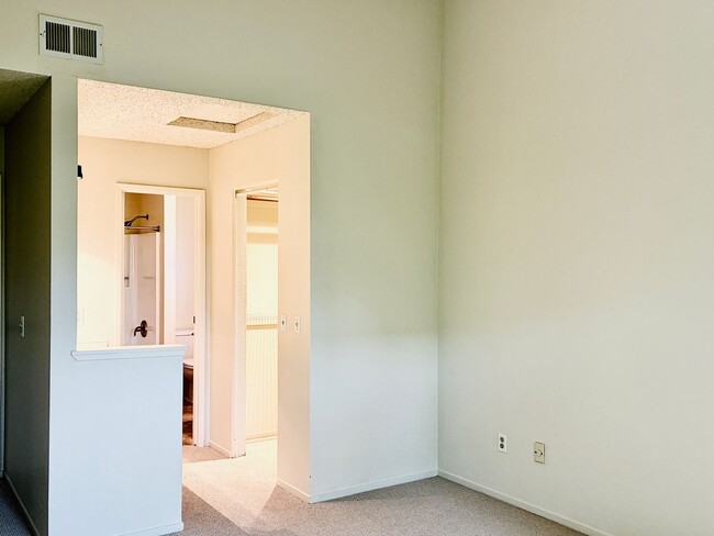 Building Photo - House like 2bed/1.5 Bath Condo with Spacious Corner Yard and 2 Car Garage