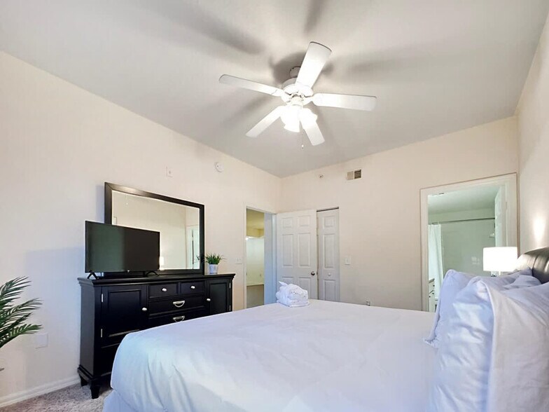 Building Photo - 9919 Montague St