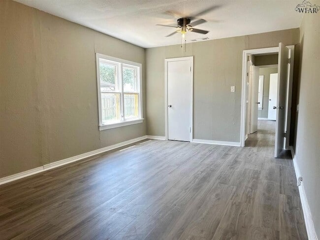 Building Photo - 2505 Carrigan Ave