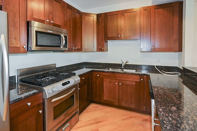 Building Photo - 3829 N Southport Ave