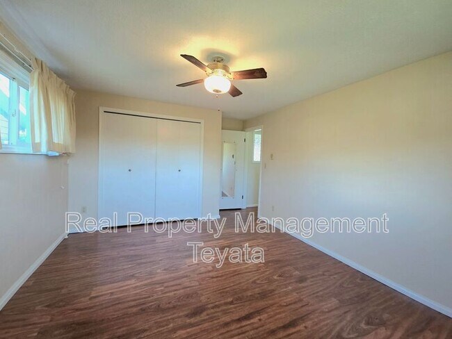 Building Photo - 3921 Cliffside Dr