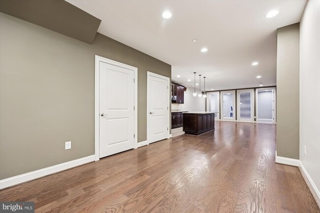 Building Photo - 448 Salk Cir