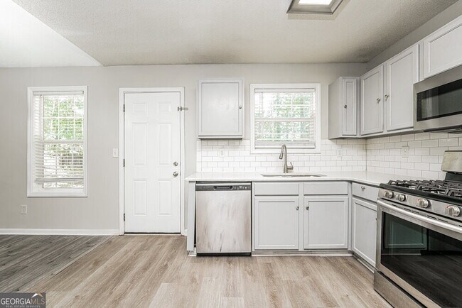 Building Photo - 2404 Rambling Way