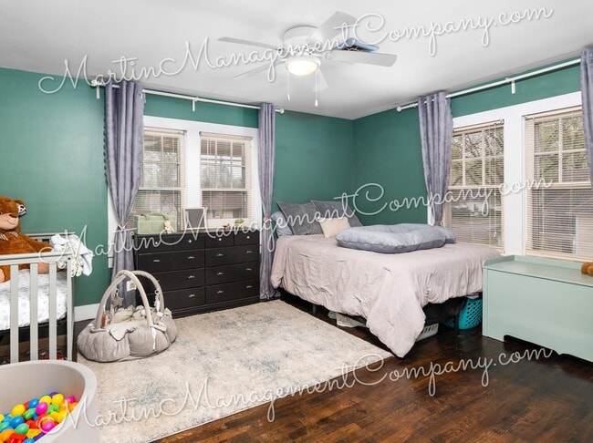 Building Photo - 906 S Barrett Ave