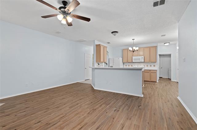 Building Photo - 316 Leameadow Dr