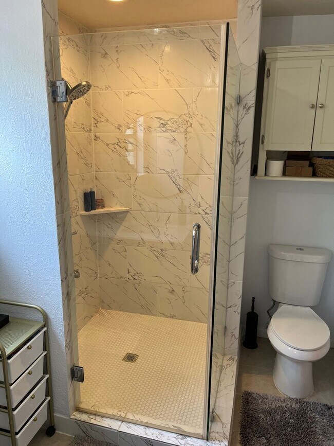 Building Photo - 830 Blackburn St