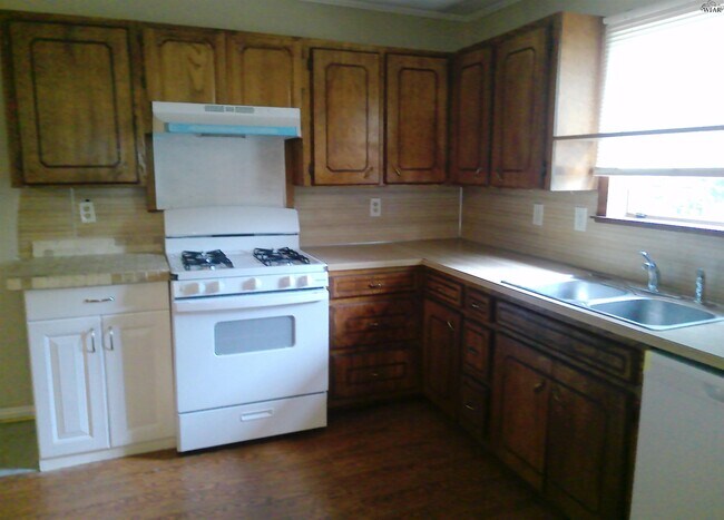 Building Photo - 5304 Burkburnett Rd