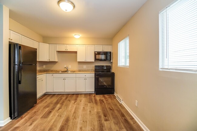 Building Photo - 2832 Azelda St
