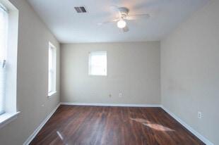 Building Photo - 2332 Frankford Ave