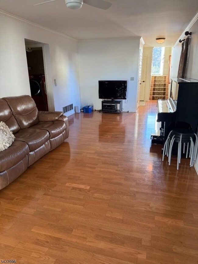 Building Photo - 518 Downer St