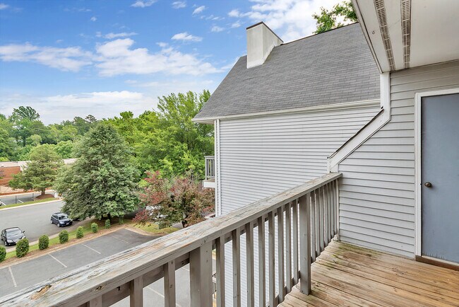 Building Photo - 1243 Cedars Ct