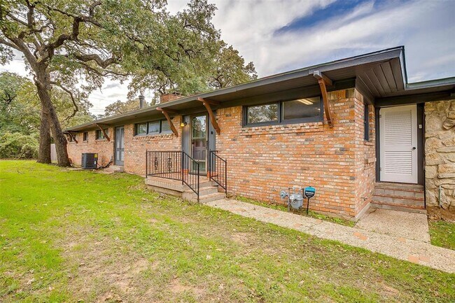 Building Photo - 216 Brown Trail