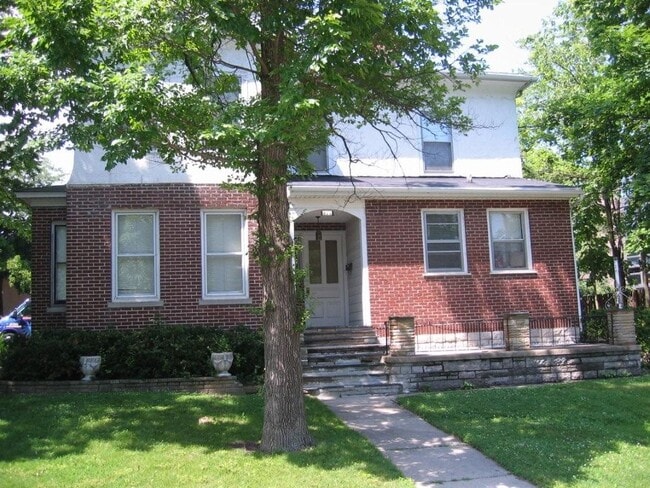 Building Photo - 611 Mulberry Pl