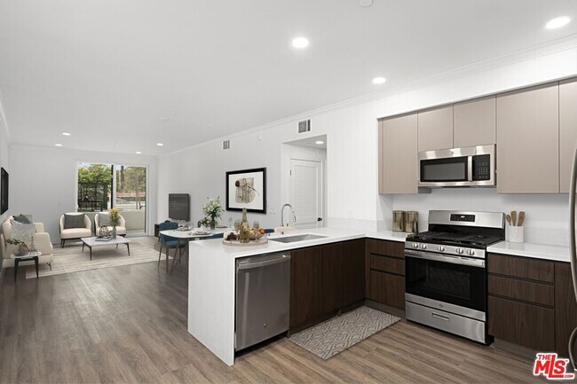 Building Photo - 6144 Whitsett Ave