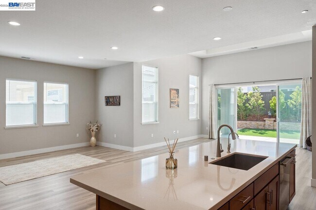 Building Photo - 3010 Rio Grande Dr
