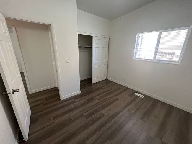 Building Photo - 1/2 off first month's rent on Remodeled unit in Millcreek