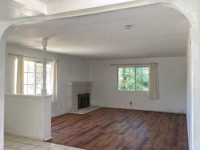 Building Photo - 4761 E Richert Ave