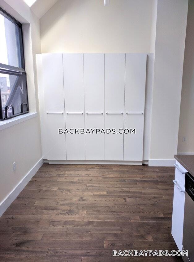 Building Photo - 1126 Boylston St