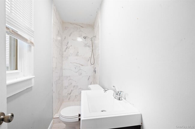 Building Photo - 5 Lincoln St